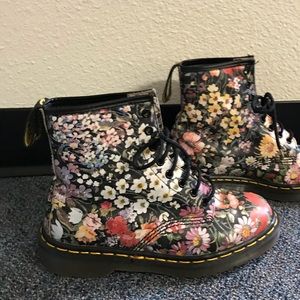 Dr.Martens vintage floral combat boot